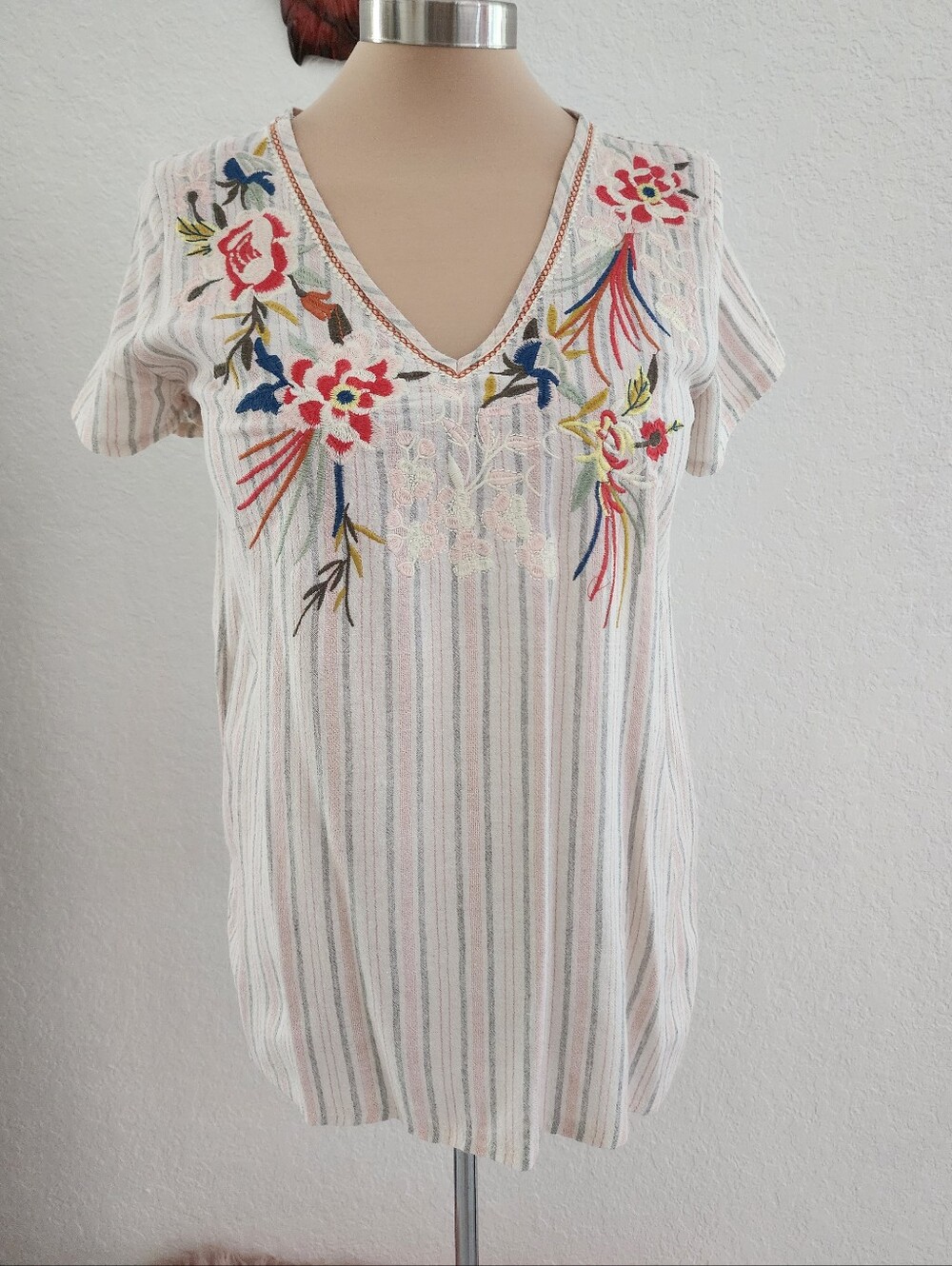 SOLITAIRE | Floral Embroidered Stripped Top